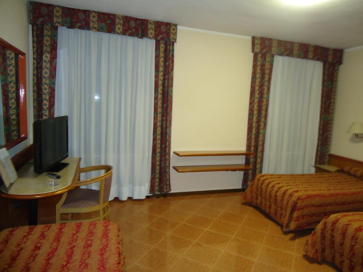 Hotel Paris Castel Goffredo Exteriör bild
